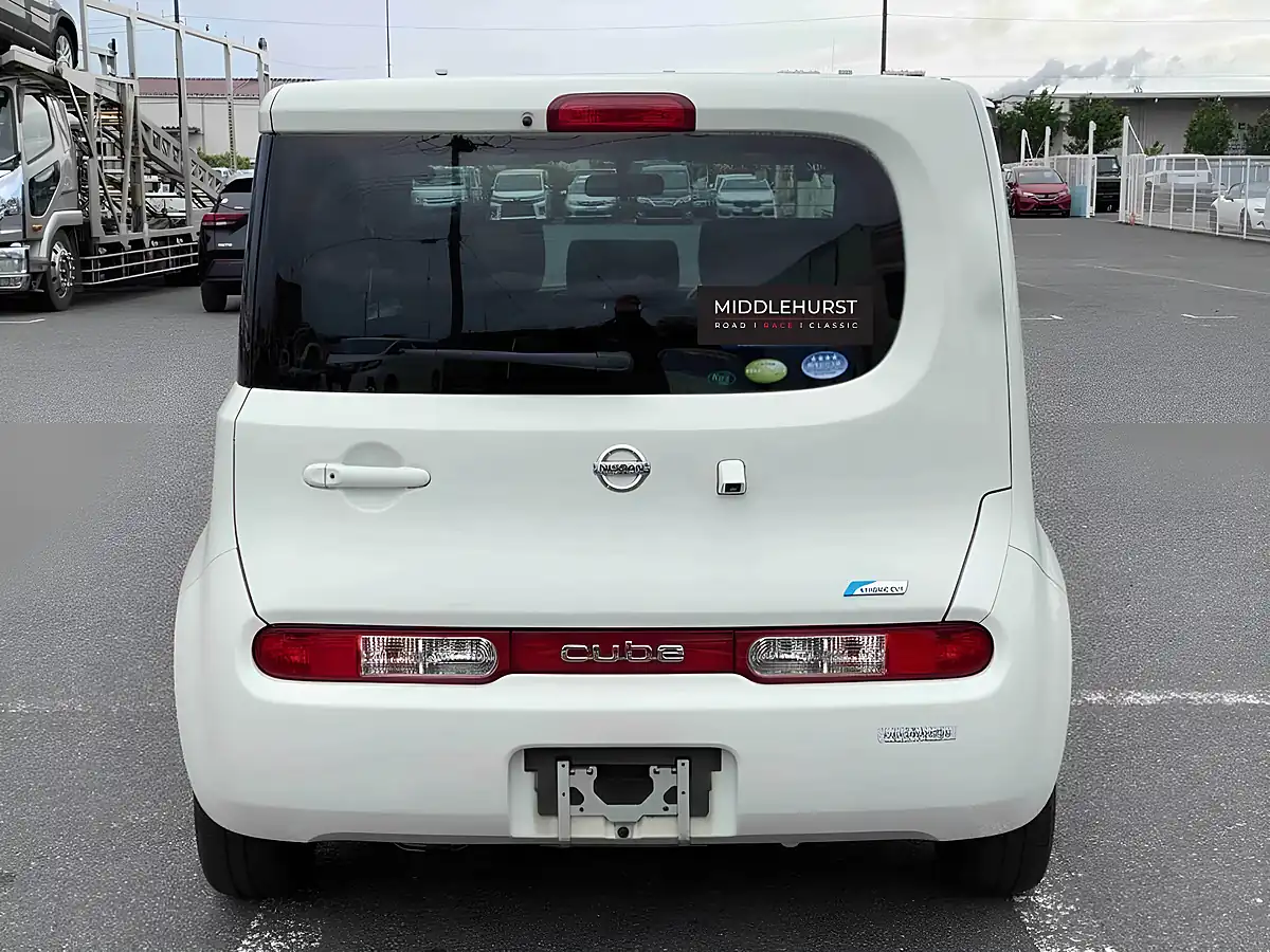 Used 2011 Nissan Cube M Selection White - Interior and Exterior details 6