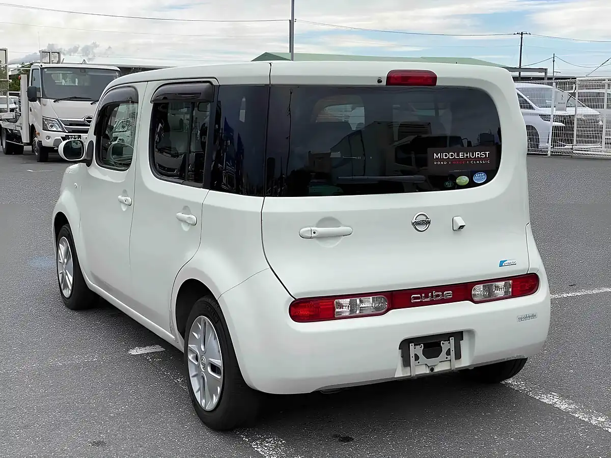 Used 2011 Nissan Cube M Selection White - Interior and Exterior details 7