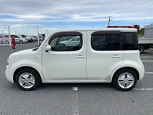 Used 2011 Nissan Cube M Selection White - Interior and Exterior details 9