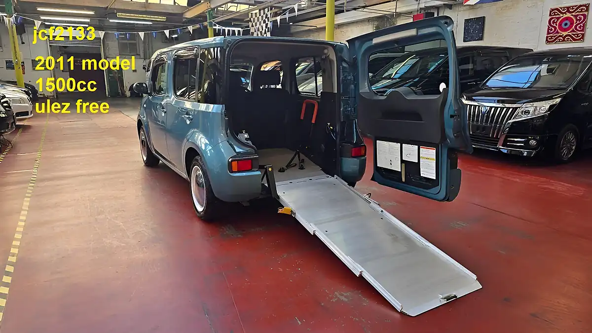 Used 2011 Nissan Cube Mobility Ramp Green - Front View