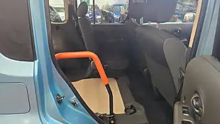 Used 2011 Nissan Cube Mobility Ramp Green - Interior and Exterior details 11