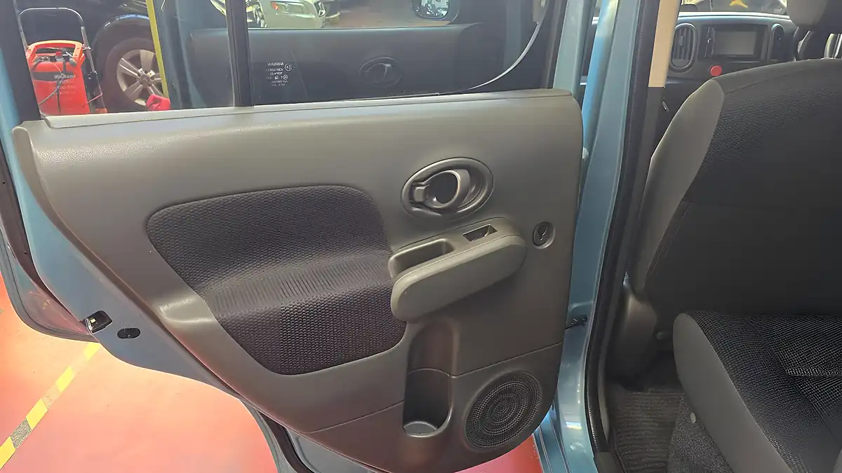 Used 2011 Nissan Cube Mobility Ramp Green - Interior and Exterior details 14