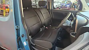 Used 2011 Nissan Cube Mobility Ramp Green - Interior and Exterior details 7