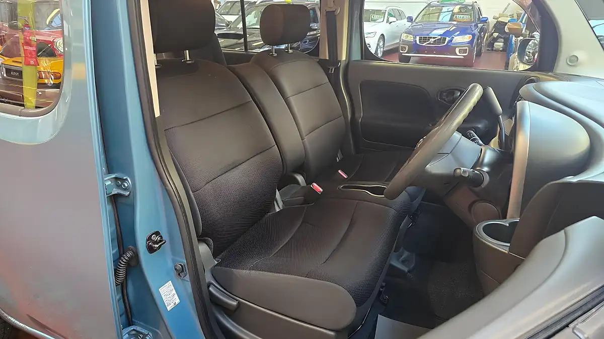 Used 2011 Nissan Cube Mobility Ramp Green - Interior and Exterior details 7