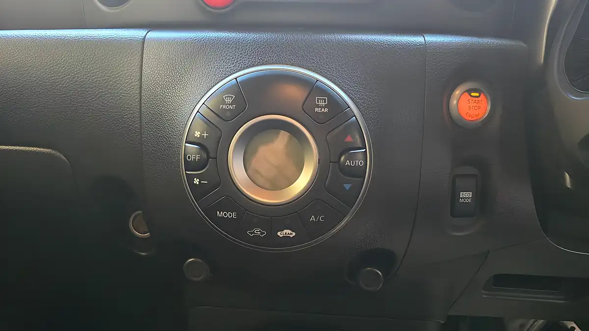 Used 2011 Nissan Cube Mobility Ramp Green - Interior and Exterior details 9