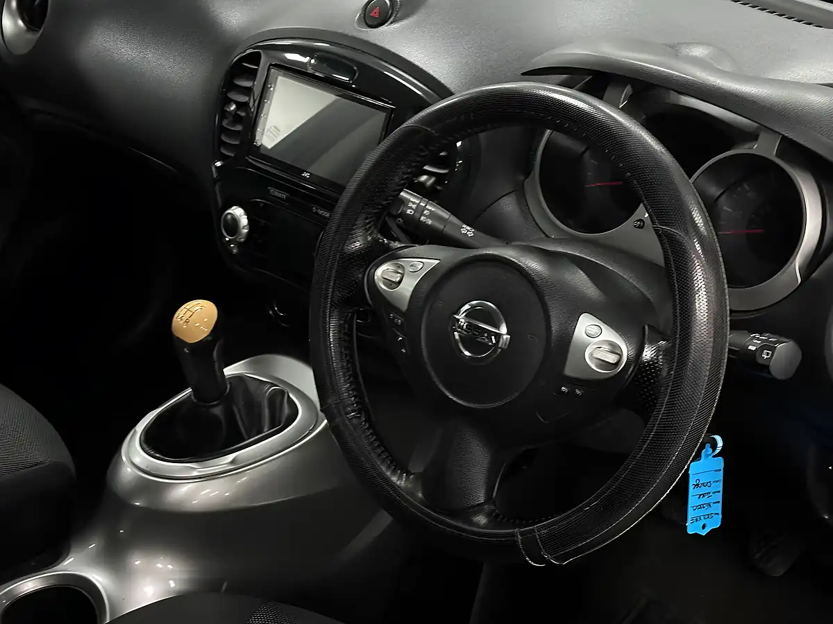 Used 2011 Nissan Juke Acenta Orange - Interior and Exterior details 11