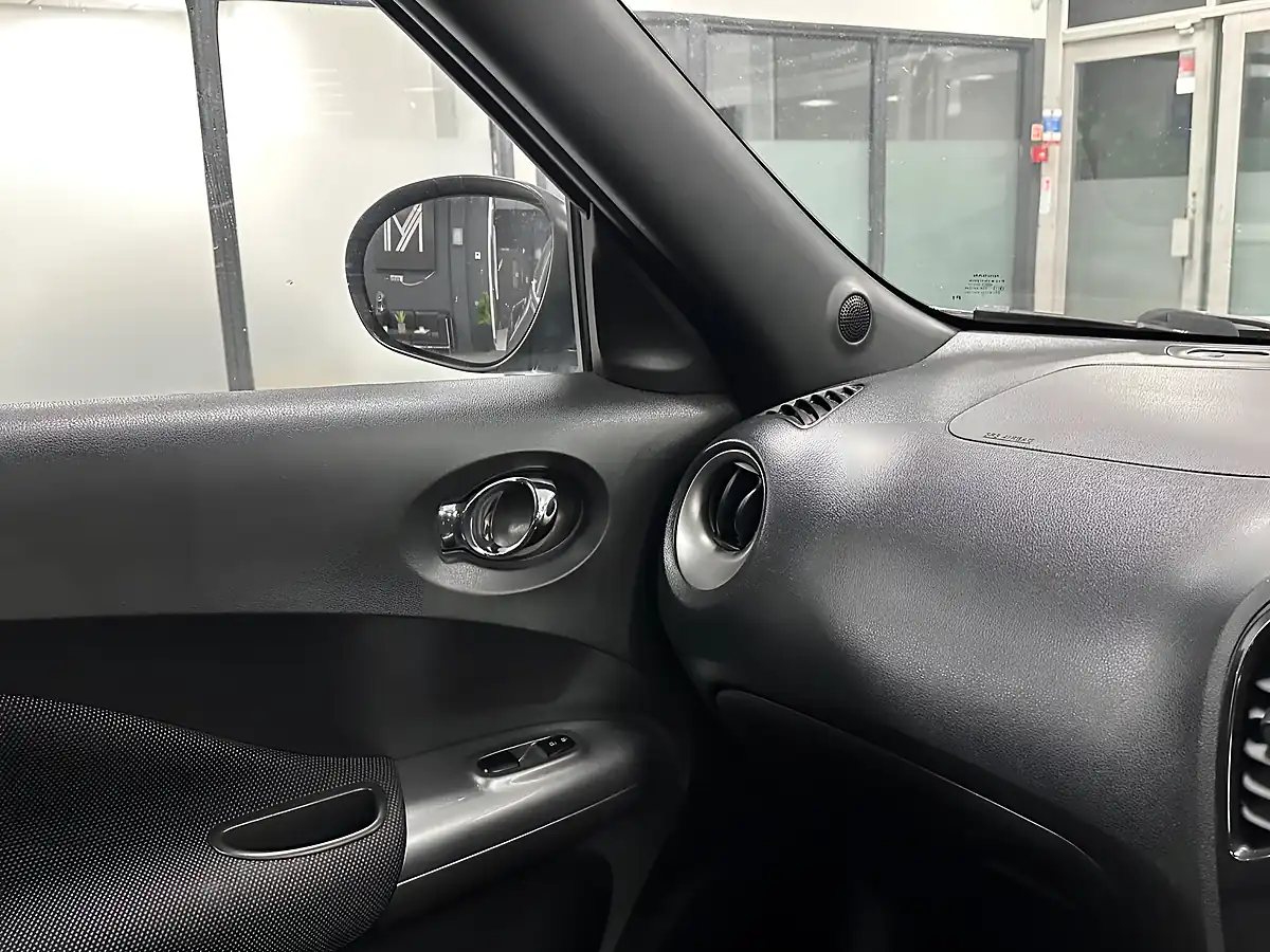Used 2011 Nissan Juke Acenta Orange - Interior and Exterior details 16