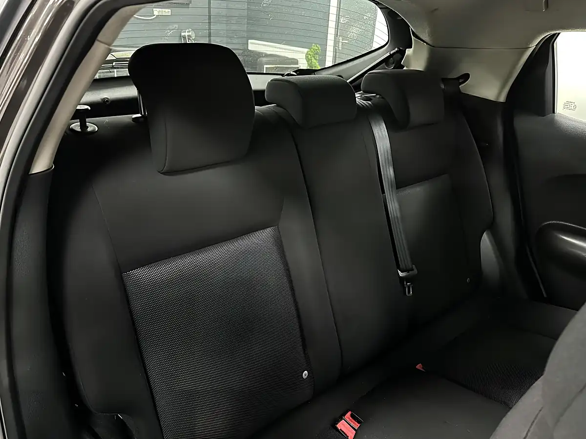 Used 2011 Nissan Juke Acenta Orange - Interior and Exterior details 17
