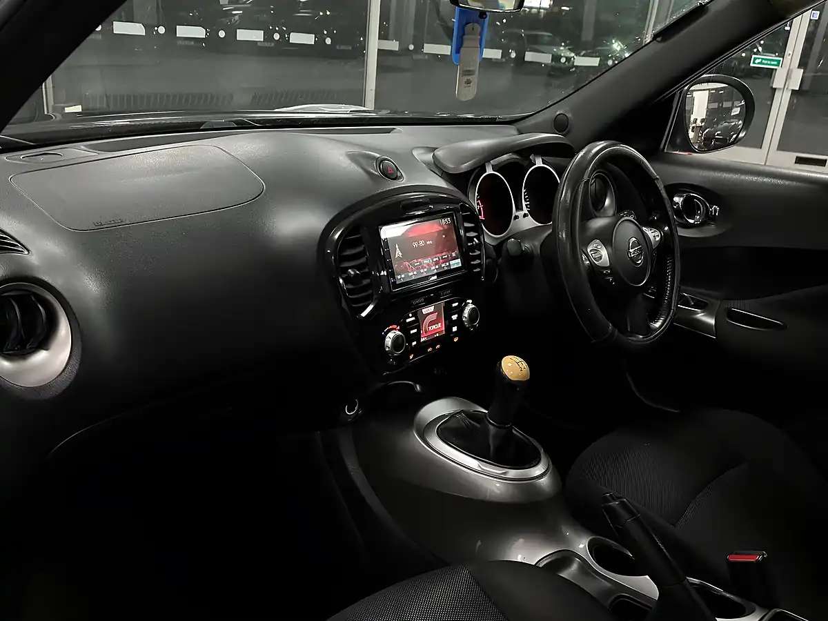 Used 2011 Nissan Juke Acenta Orange - Interior and Exterior details 19