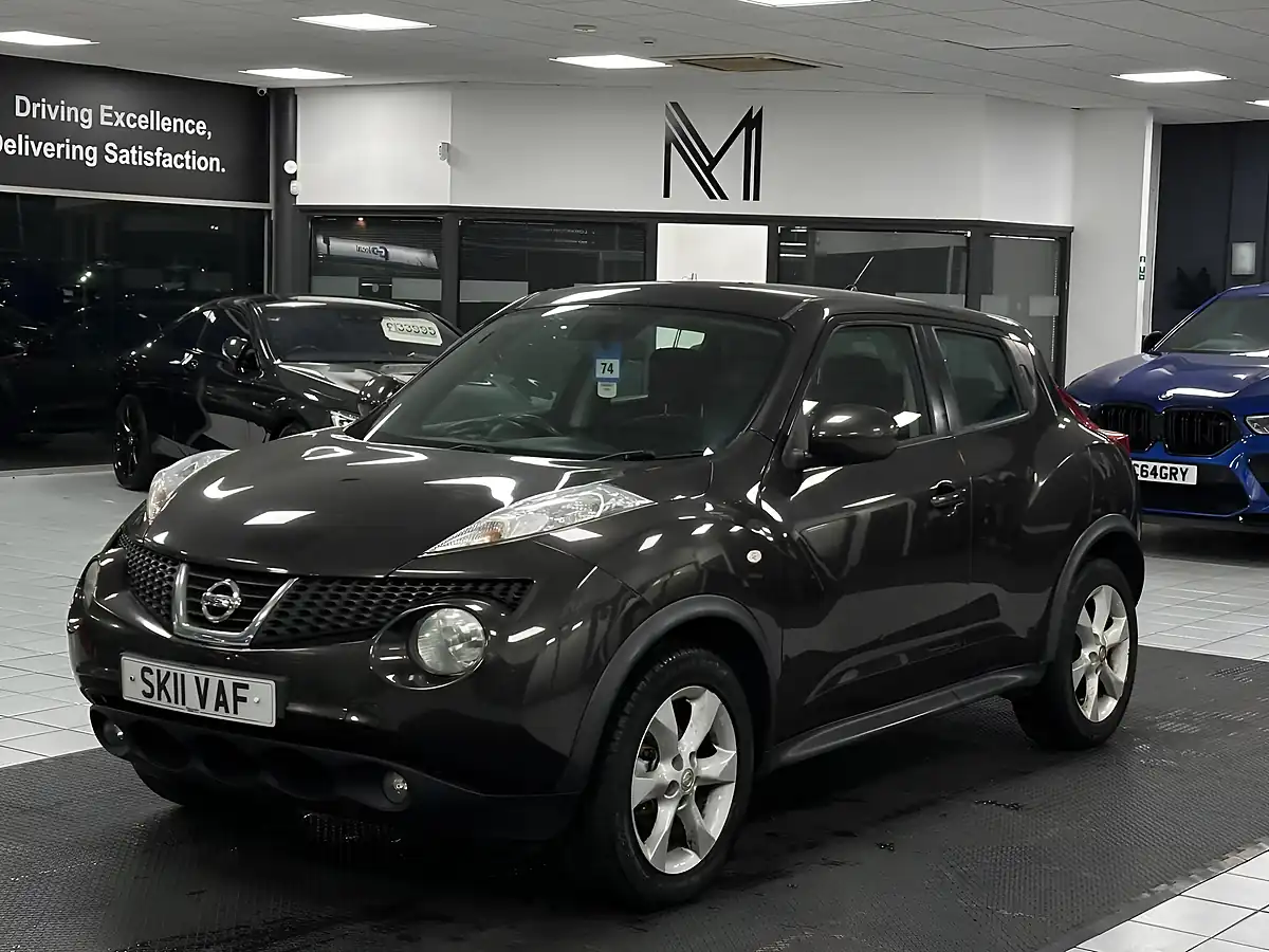 Used 2011 Nissan Juke Acenta Orange - Interior and Exterior details 4