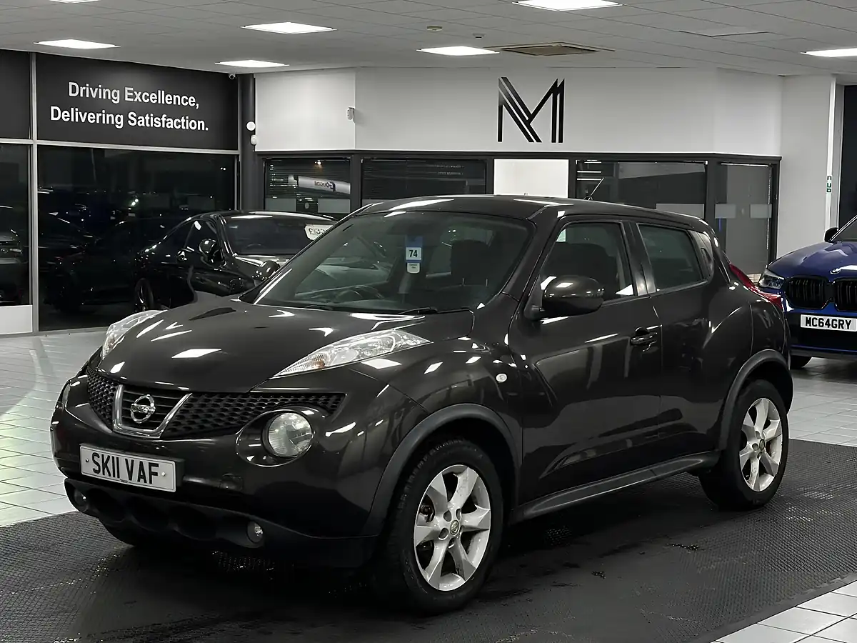 Used 2011 Nissan Juke Acenta Orange - Interior and Exterior details 5