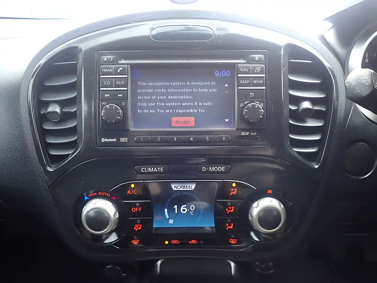 Used 2011 Nissan Juke Acenta Premium Black - Interior and Exterior details 9
