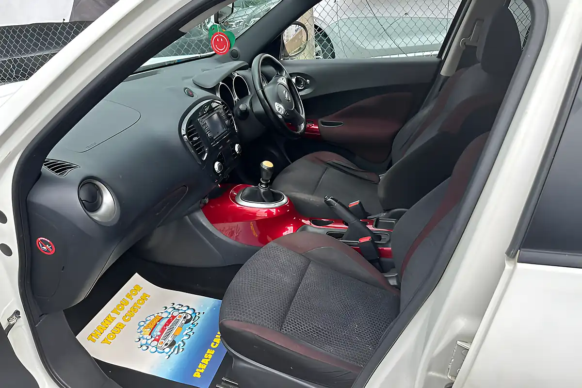 Used 2011 Nissan Juke Acenta Premium White - Interior and Exterior details 10