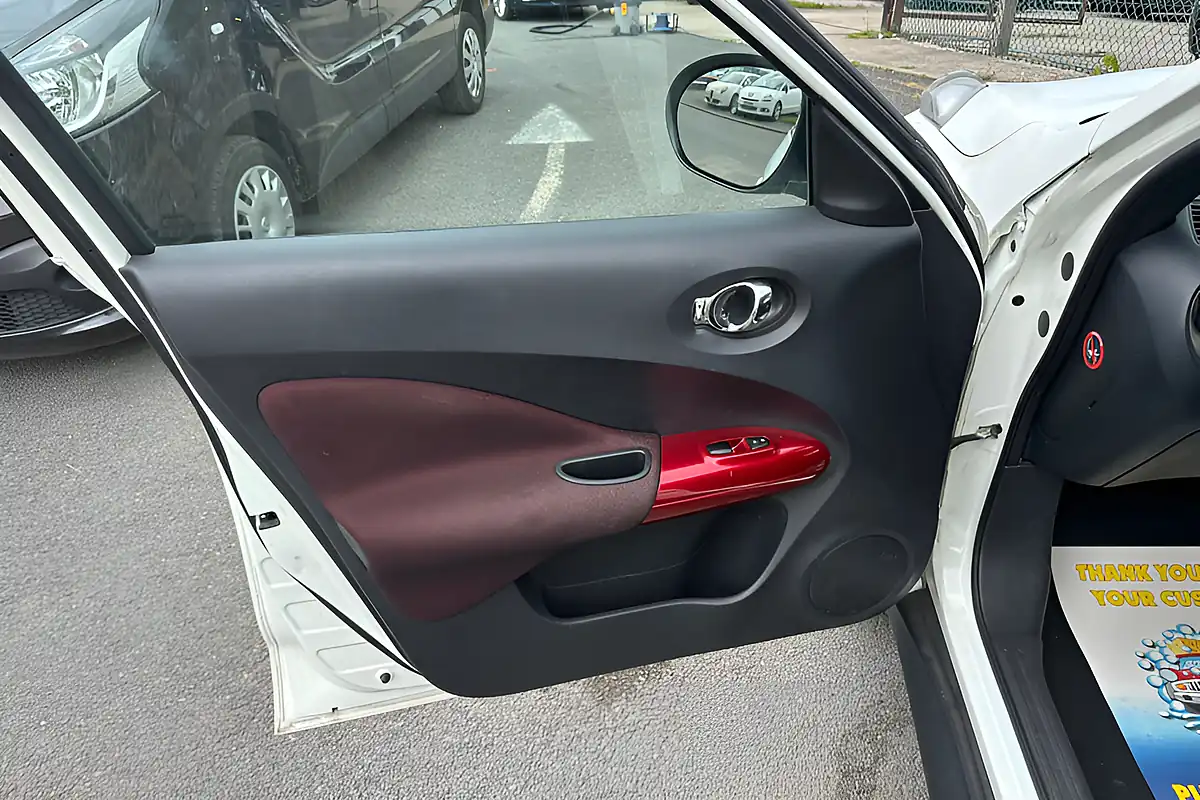 Used 2011 Nissan Juke Acenta Premium White - Interior and Exterior details 14