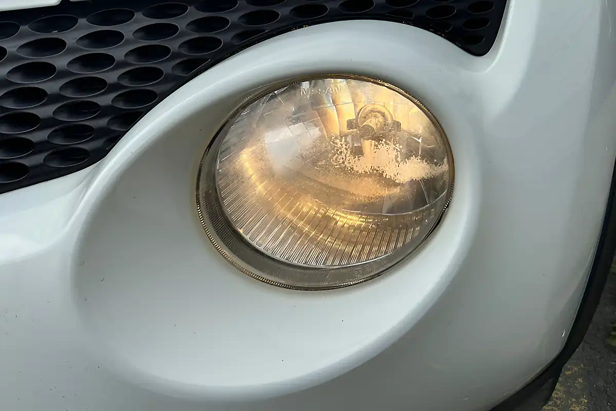 Used 2011 Nissan Juke Acenta Premium White - Interior and Exterior details 16