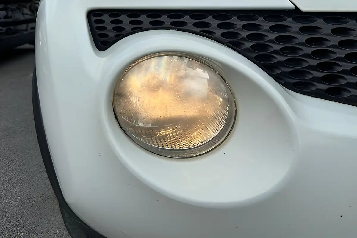 Used 2011 Nissan Juke Acenta Premium White - Interior and Exterior details 17