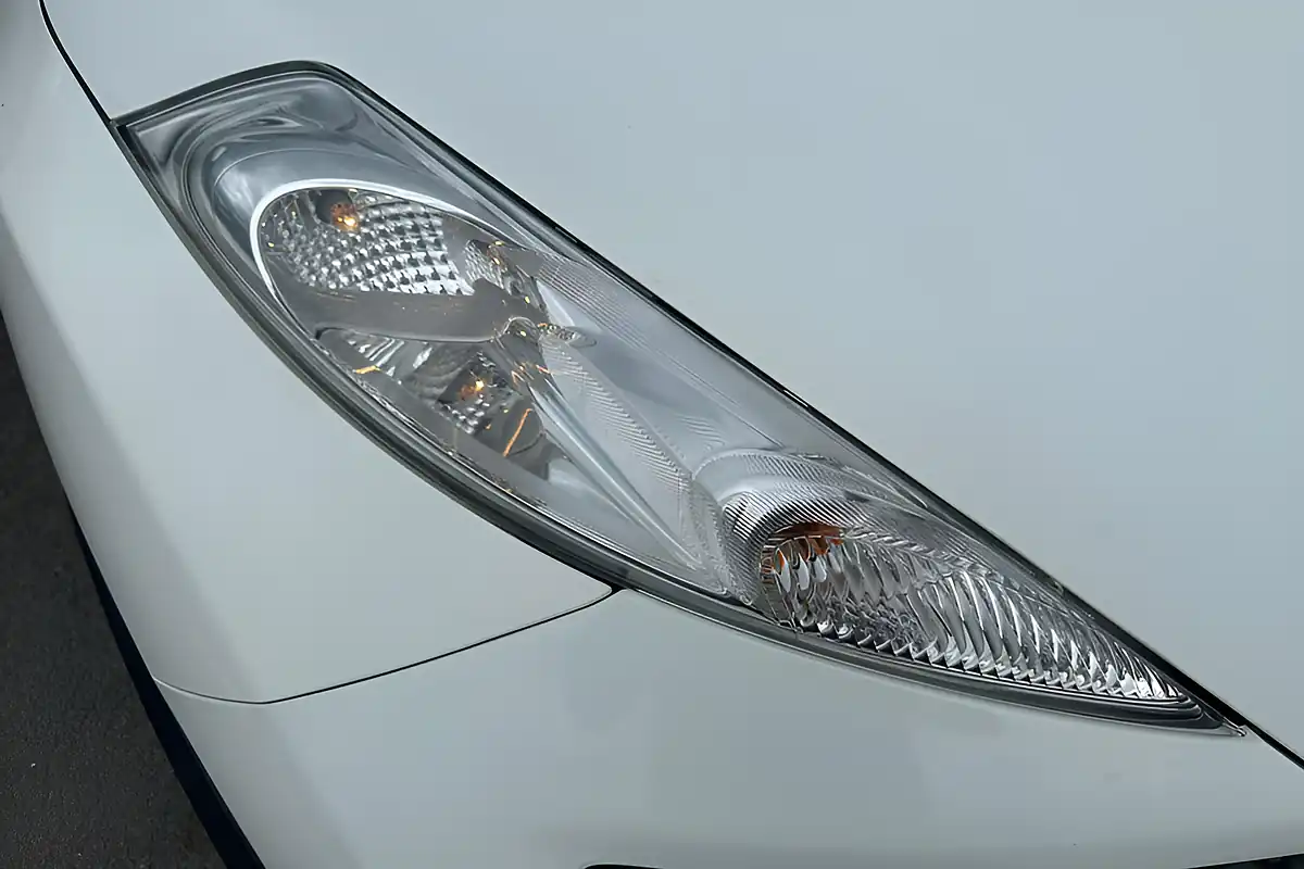 Used 2011 Nissan Juke Acenta Premium White - Interior and Exterior details 18