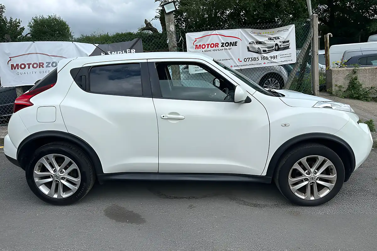 Used 2011 Nissan Juke Acenta Premium White - Interior and Exterior details 4