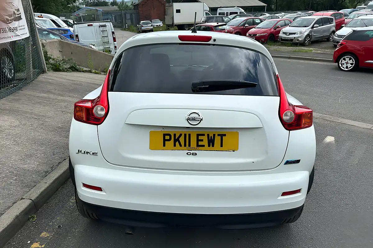 Used 2011 Nissan Juke Acenta Premium White - Interior and Exterior details 7