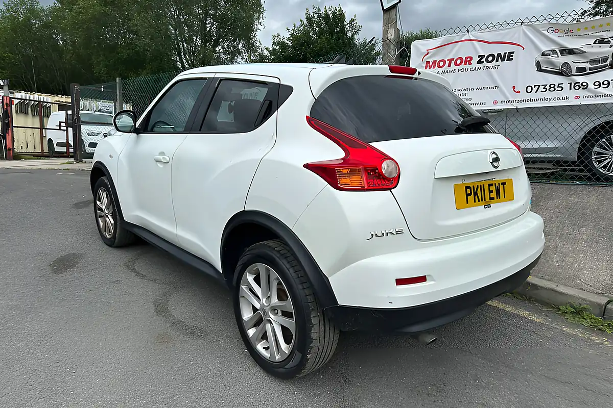 Used 2011 Nissan Juke Acenta Premium White - Interior and Exterior details 8