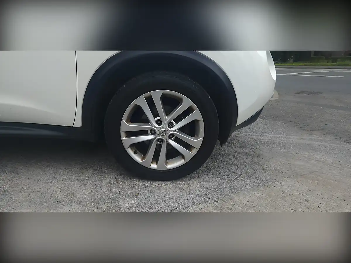 Used 2011 Nissan Juke Acenta Premium White - Interior and Exterior details 10