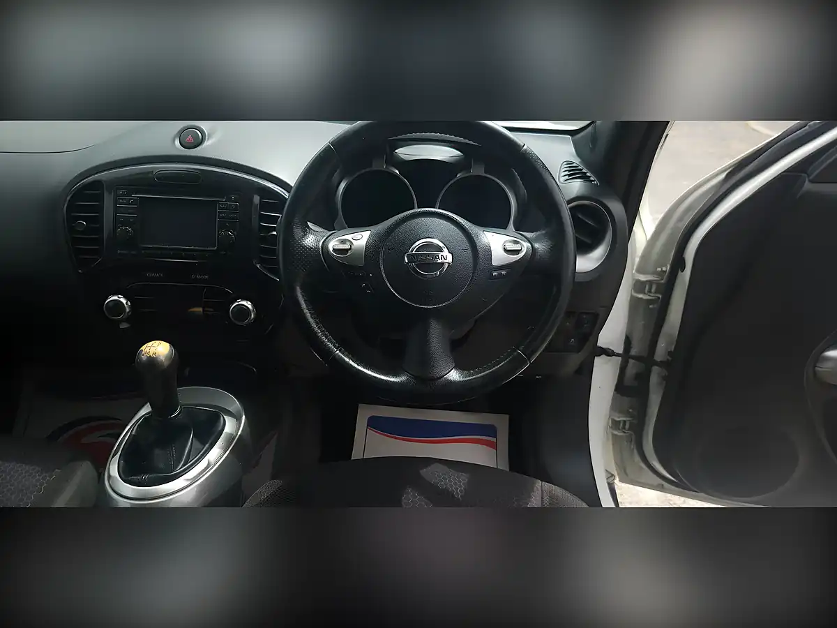 Used 2011 Nissan Juke Acenta Premium White - Interior and Exterior details 12