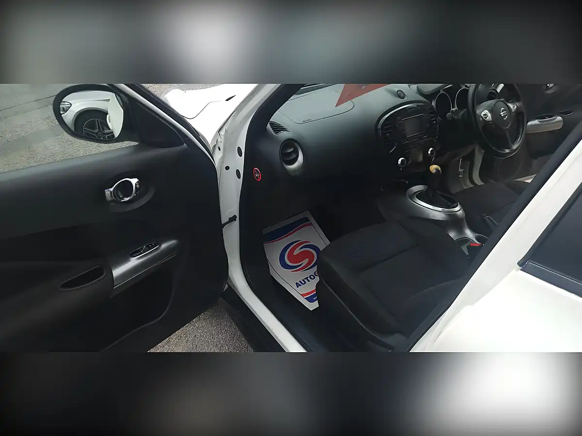 Used 2011 Nissan Juke Acenta Premium White - Interior and Exterior details 14