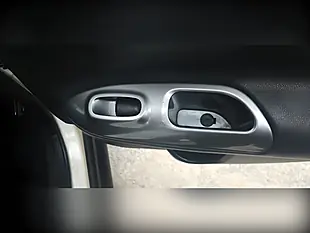 Used 2011 Nissan Juke Acenta Premium White - Interior and Exterior details 17