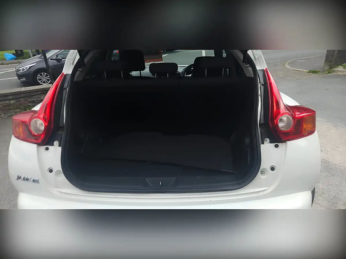 Used 2011 Nissan Juke Acenta Premium White - Interior and Exterior details 19