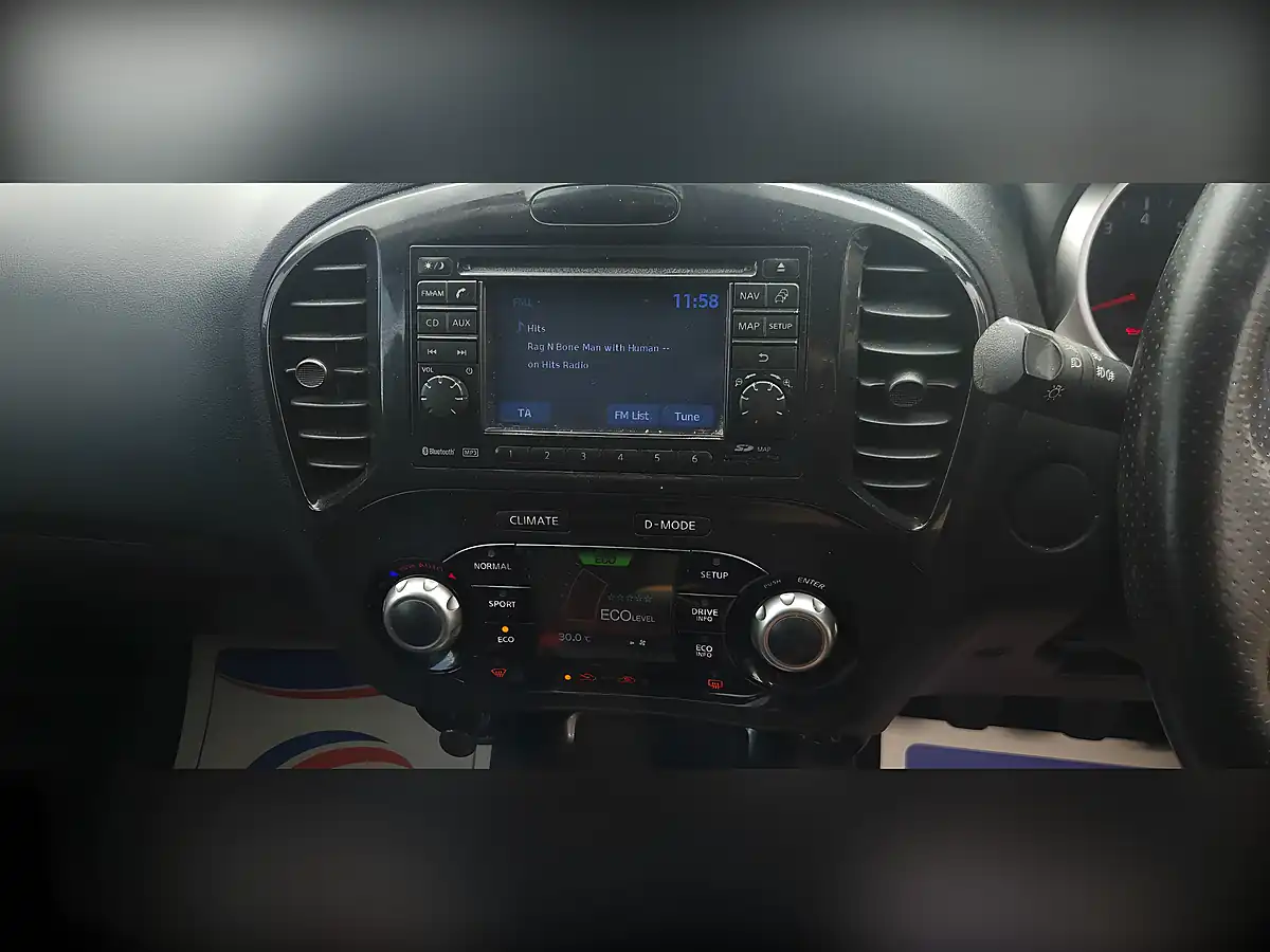 Used 2011 Nissan Juke Acenta Premium White - Interior and Exterior details 20