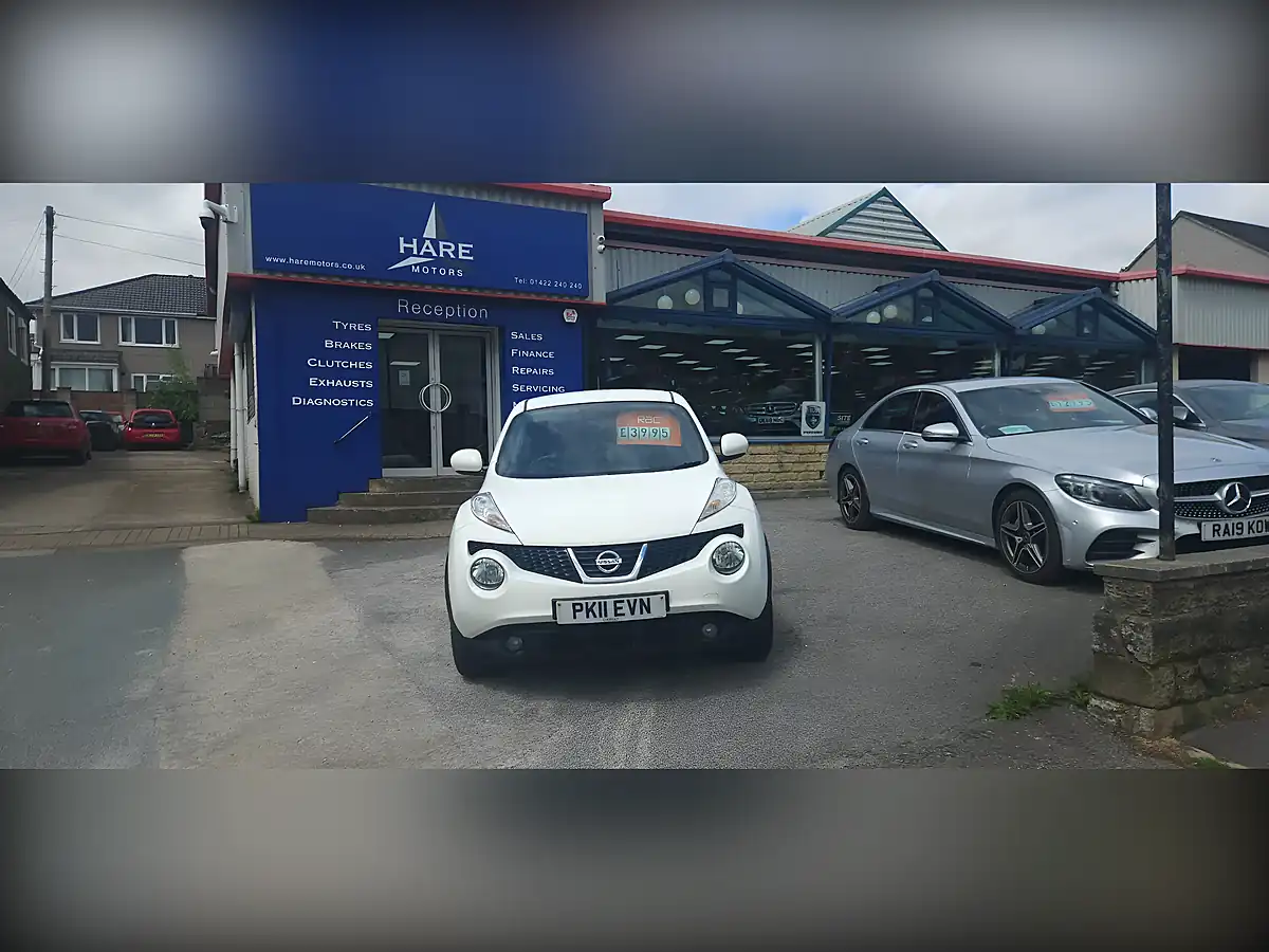 Used 2011 Nissan Juke Acenta Premium White - Interior and Exterior details 4