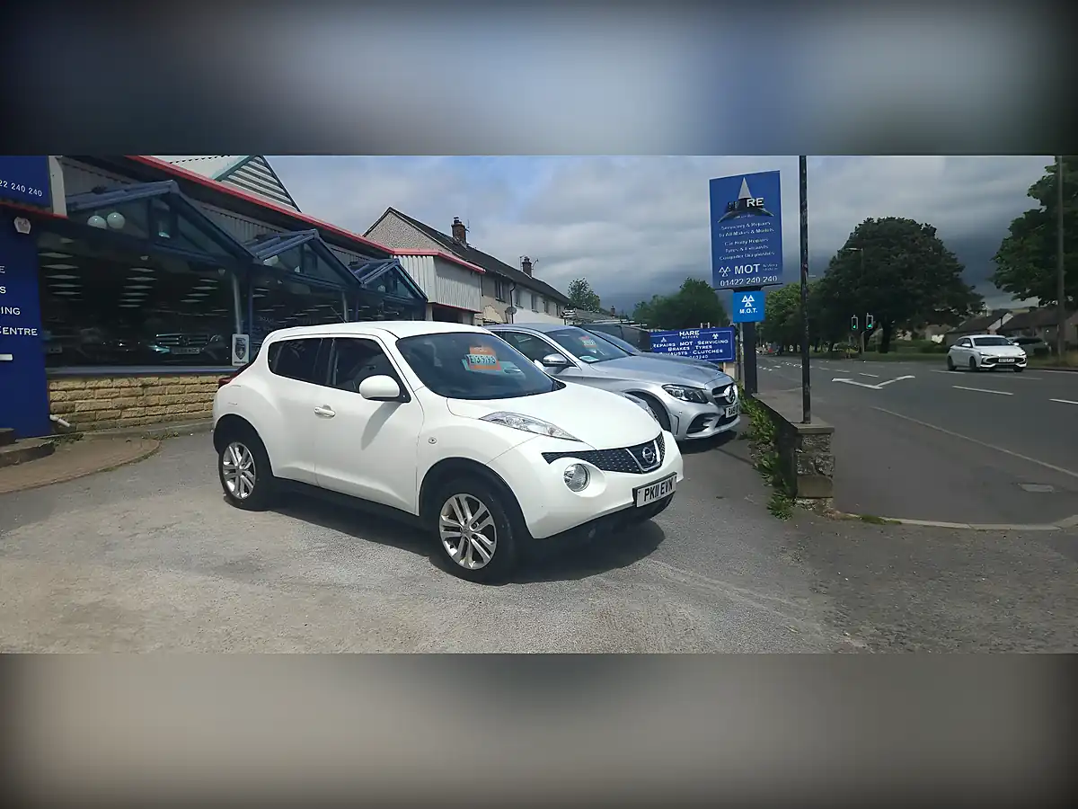 Used 2011 Nissan Juke Acenta Premium White - Interior and Exterior details 5
