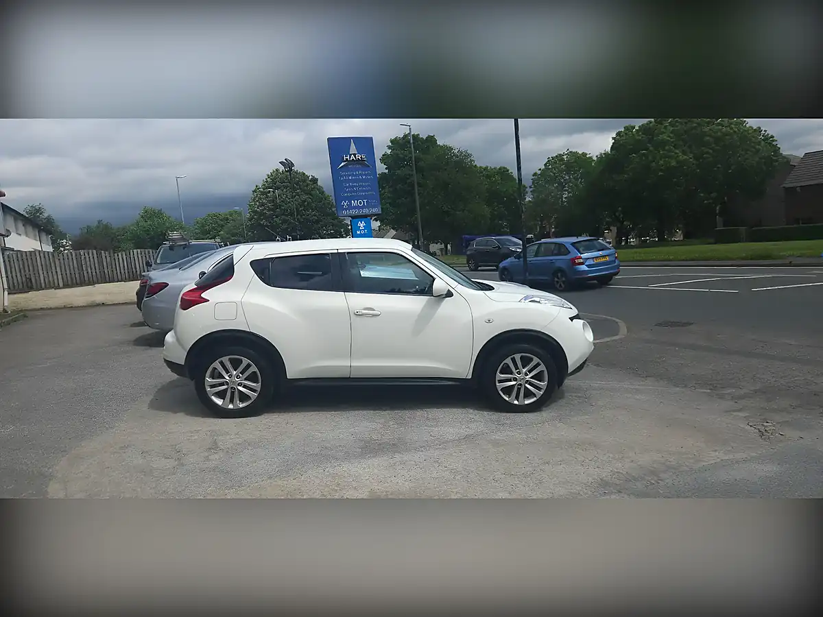 Used 2011 Nissan Juke Acenta Premium White - Interior and Exterior details 6