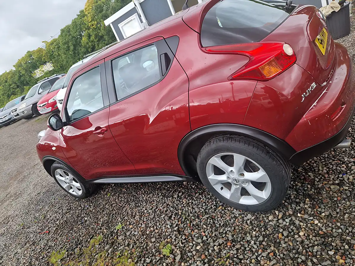 Used 2011 Nissan Juke Acenta Red - Interior and Exterior details 11