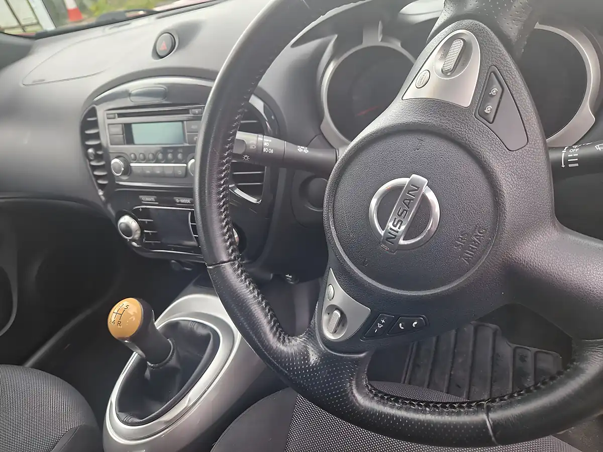 Used 2011 Nissan Juke Acenta Red - Interior and Exterior details 16