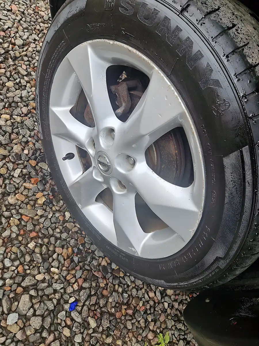 Used 2011 Nissan Juke Acenta Red - Interior and Exterior details 19