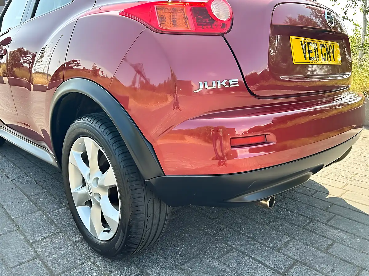 Used 2011 Nissan Juke Acenta Red - Interior and Exterior details 11