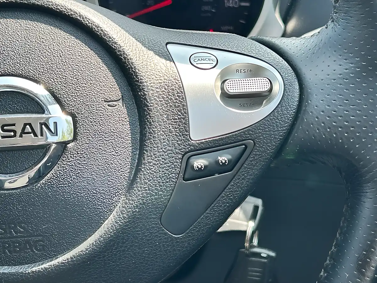 Used 2011 Nissan Juke Acenta Red - Interior and Exterior details 13