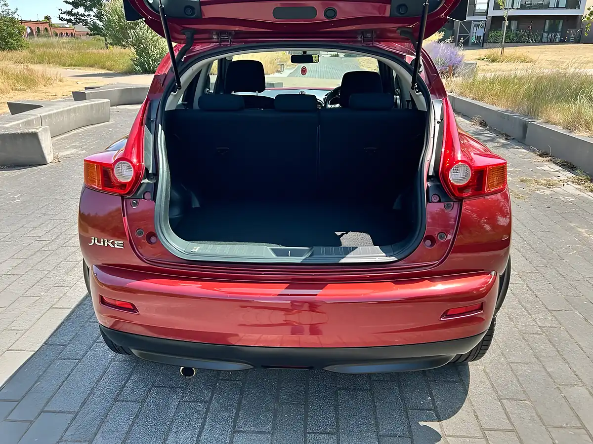 Used 2011 Nissan Juke Acenta Red - Interior and Exterior details 15