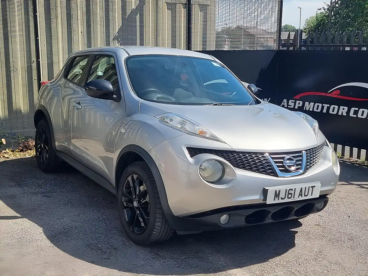 Used 2011 Nissan Juke Acenta Silver - Front View