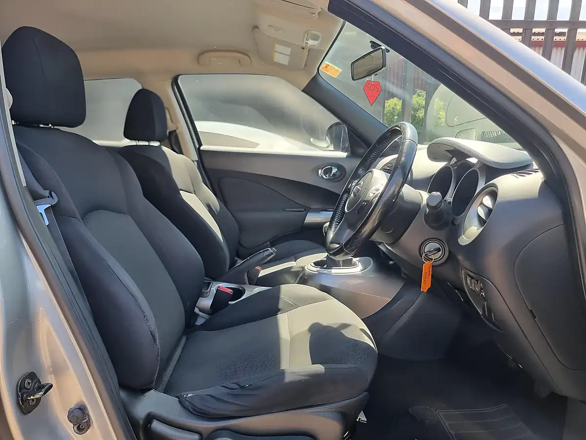 Used 2011 Nissan Juke Acenta Silver - Interior and Exterior details 13