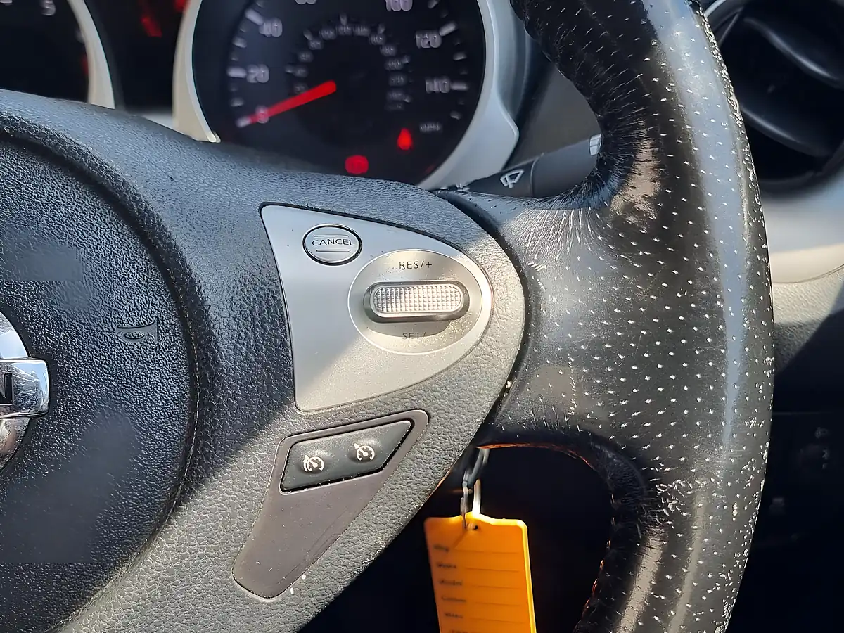 Used 2011 Nissan Juke Acenta Silver - Interior and Exterior details 15