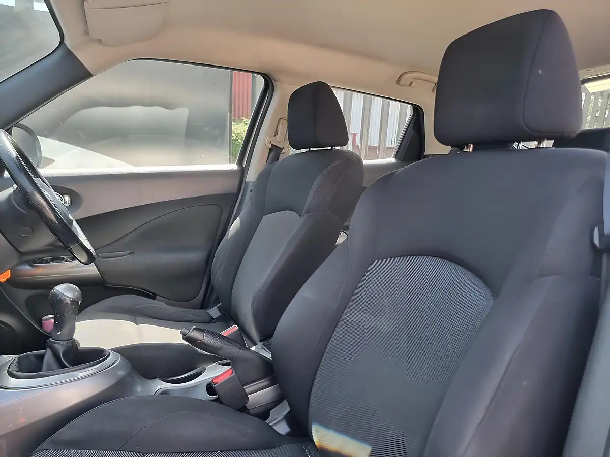 Used 2011 Nissan Juke Acenta Silver - Interior and Exterior details 18