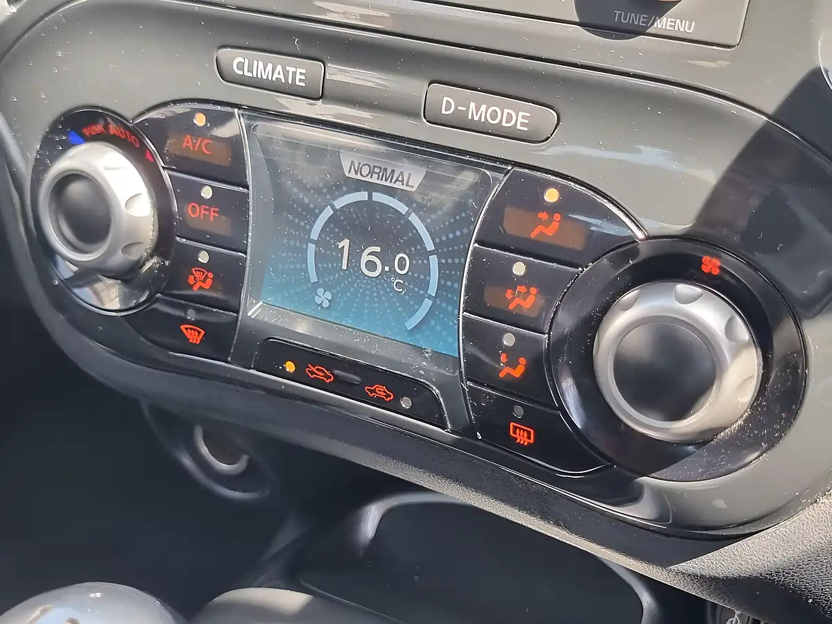 Used 2011 Nissan Juke Acenta Silver - Interior and Exterior details 19