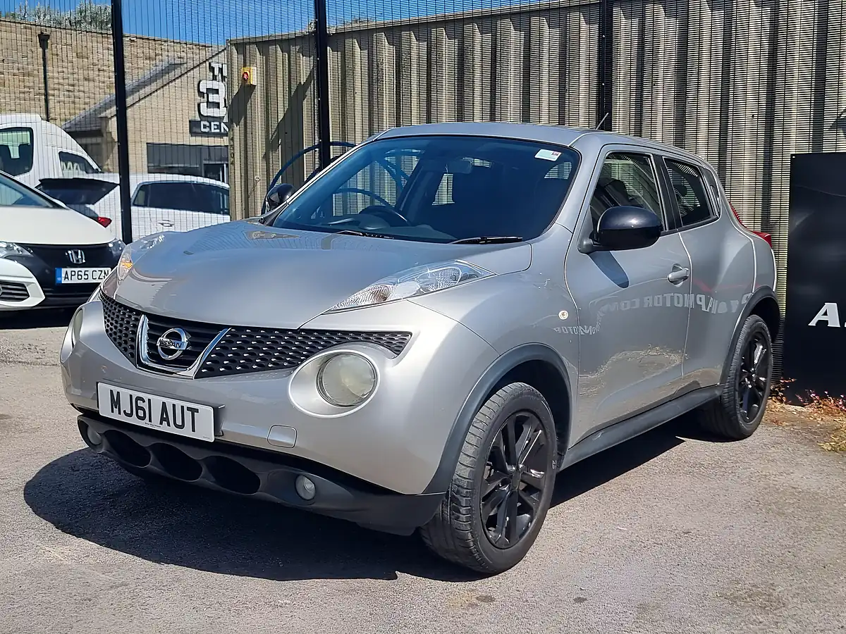 Used 2011 Nissan Juke Acenta Silver - Interior and Exterior details 3