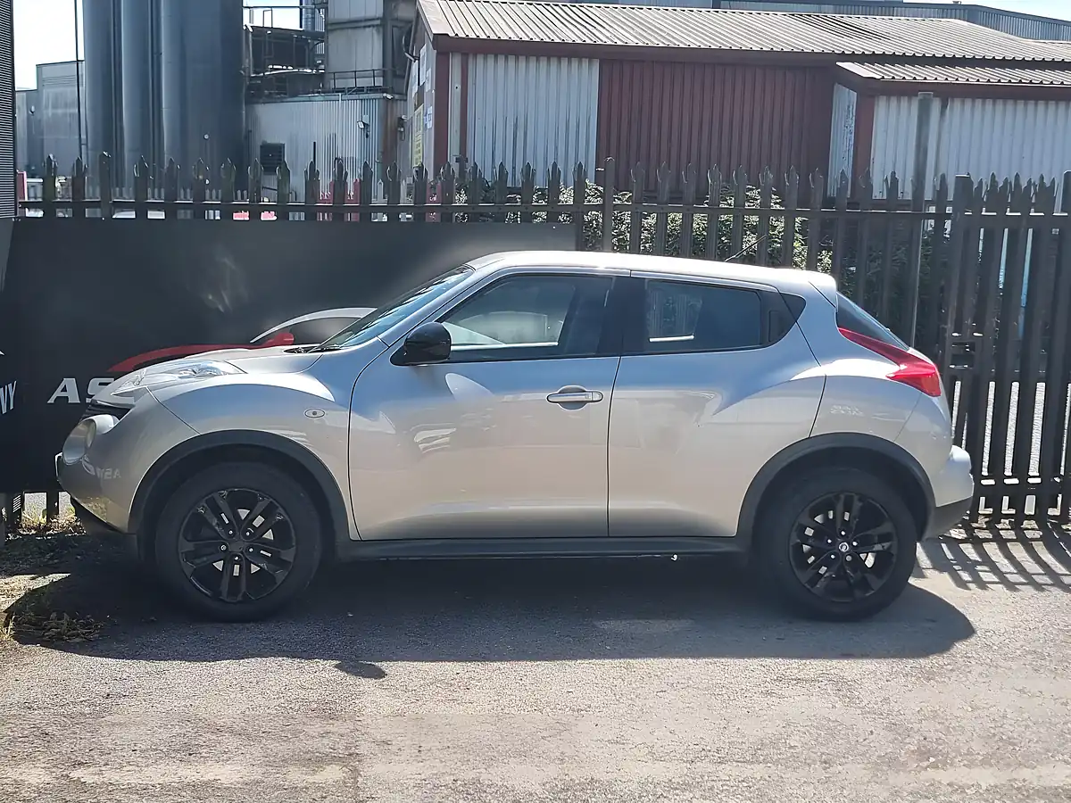 Used 2011 Nissan Juke Acenta Silver - Interior and Exterior details 4