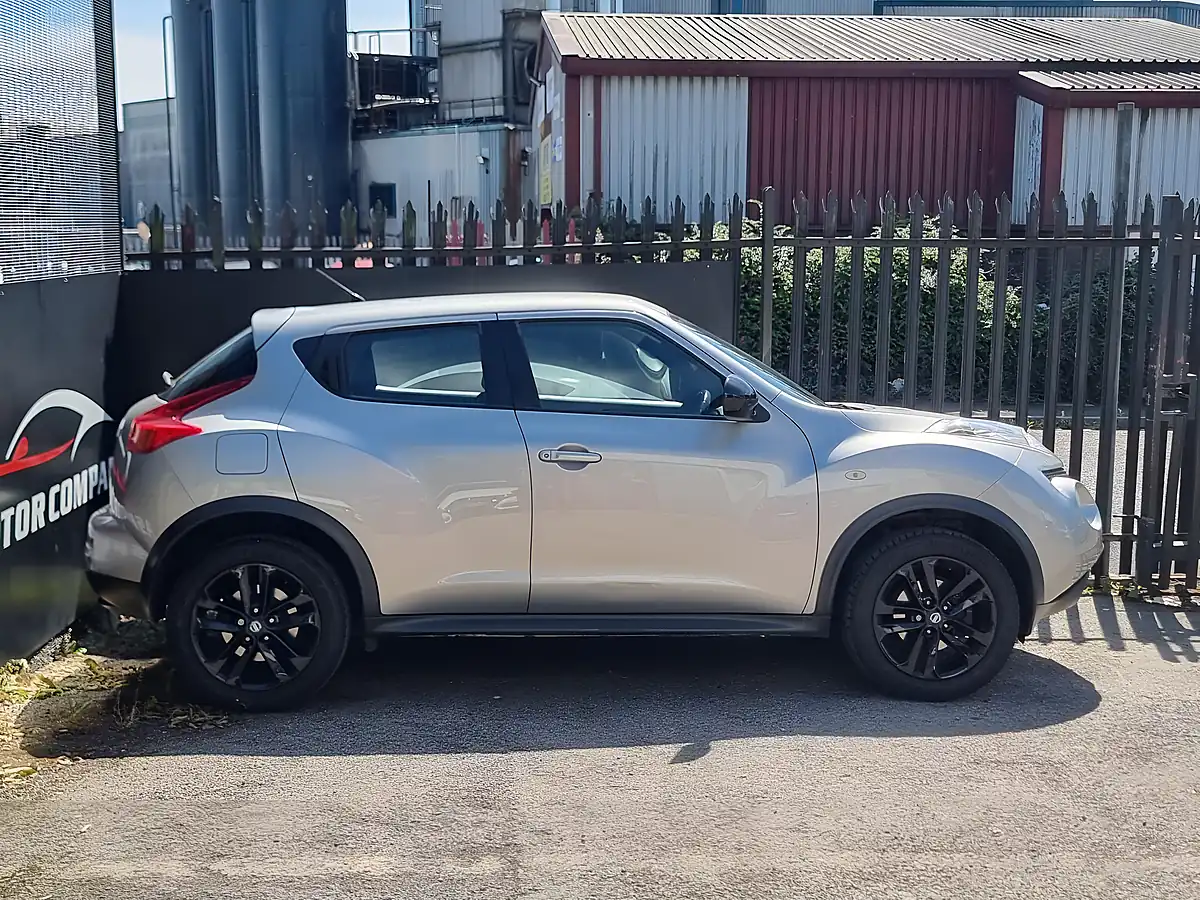 Used 2011 Nissan Juke Acenta Silver - Interior and Exterior details 5