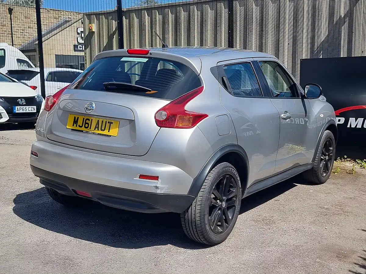 Used 2011 Nissan Juke Acenta Silver - Interior and Exterior details 8