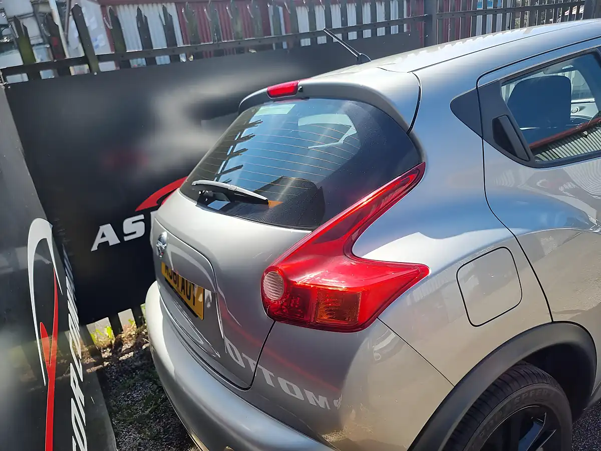 Used 2011 Nissan Juke Acenta Silver - Interior and Exterior details 9