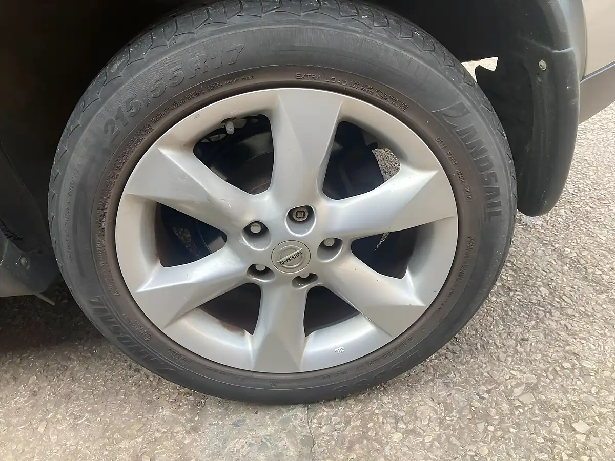 Used 2011 Nissan Juke Acenta Silver - Interior and Exterior details 11